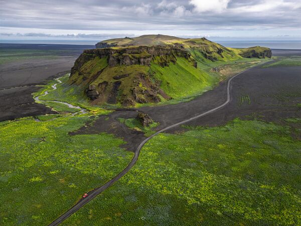 Hjorleifshöfði, IJsland, Drone